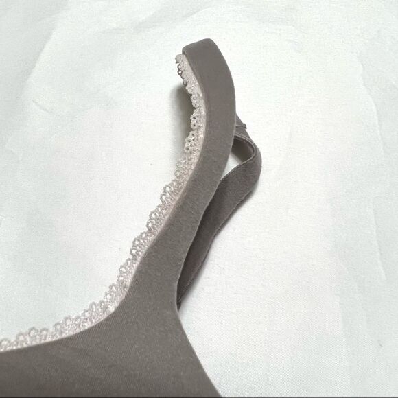 Victoria’s Secret Bra Lot of 2 Bundle Body By Victoria Push Up Plunge Size 34DD - Picture 12 of 15